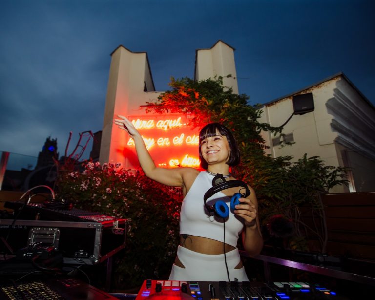 DJ Aleea durante una actuación