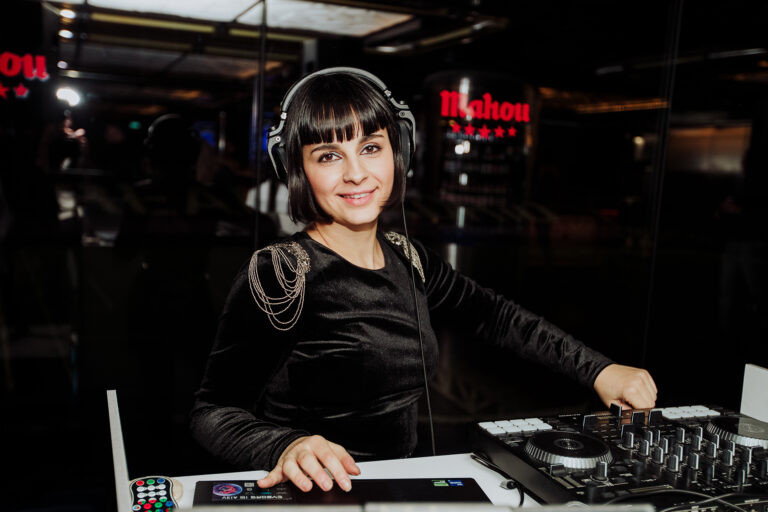 DJ Aleea durante una actuación